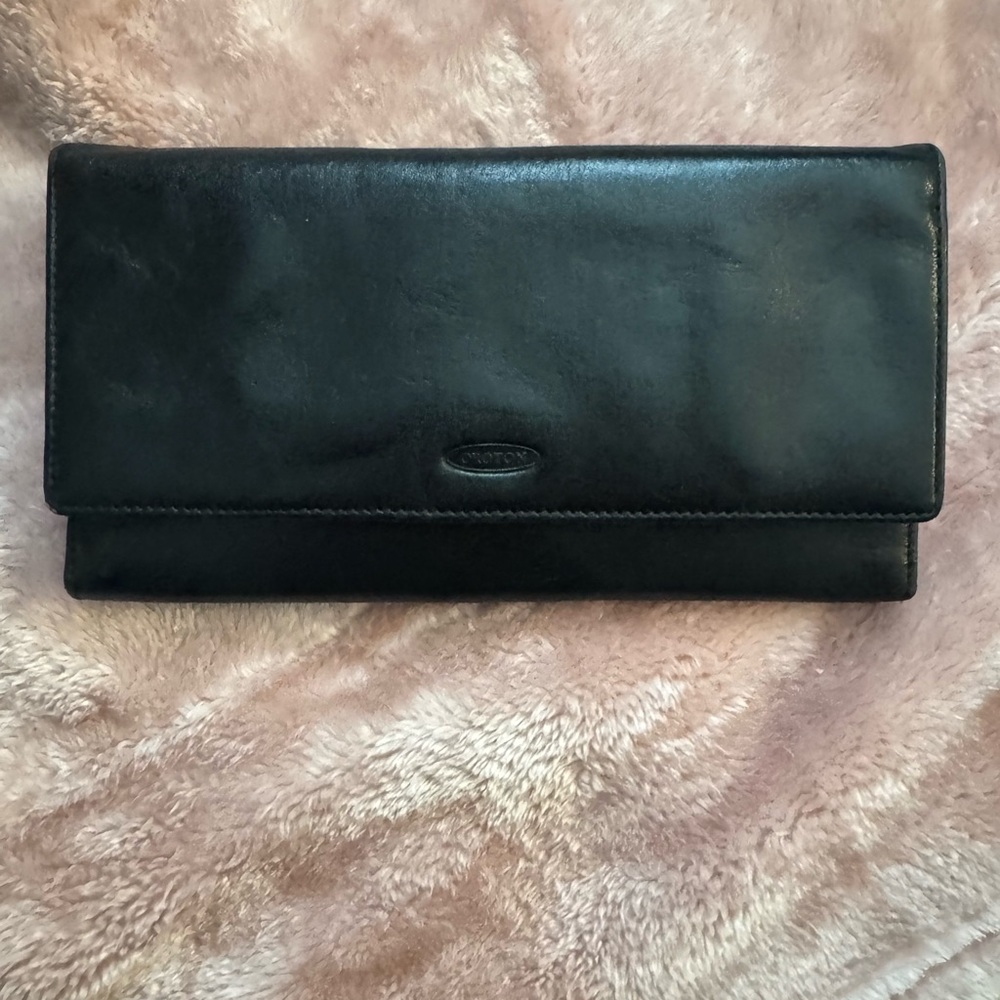 Black Oroton tri-fold  long wallet (Australian Lux founded in the 1930s)